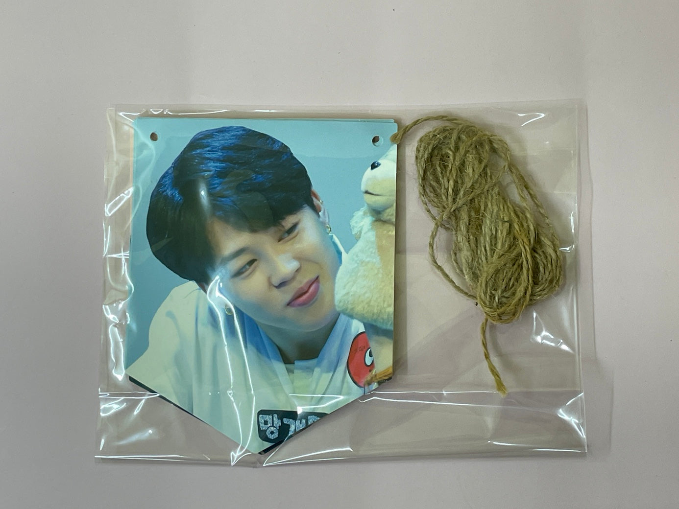 BTS WORLD TOUR LOVE YOURSELF GARLAND (+2 Fan Made Photocards)