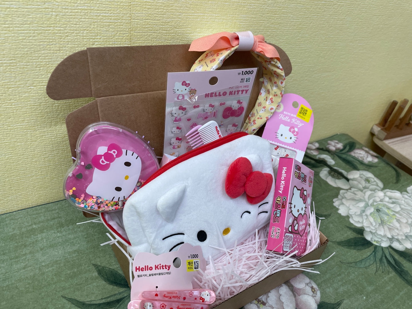 Hello Kitty Cozy Weekend Gift Box